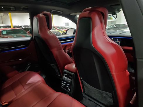 Used 2025 Porsche Macan 4S Electric AWD/4WD image 22