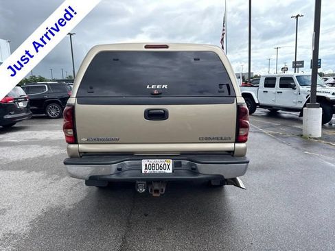 Used 2005 Chevrolet Silverado 2500 LS w/ Heavy-Duty Power Package AWD/4WD image 4