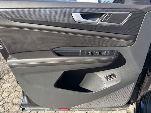 Used 2025 Volkswagen Atlas Cross Sport SEL R-Line image 13