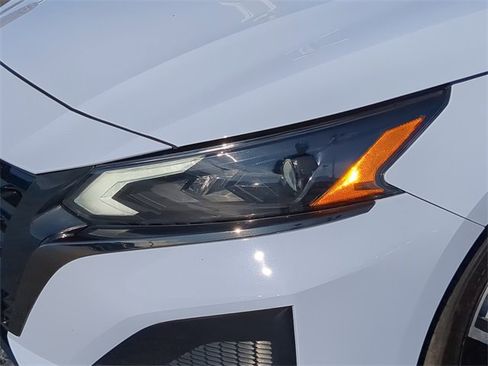 Used 2024 Nissan Altima 2.5 SR image 10