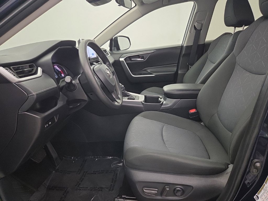 Used 2025 Toyota RAV4 XLE AWD/4WD image 26