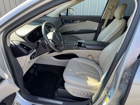 Used 2019 Lincoln Nautilus Select image 9