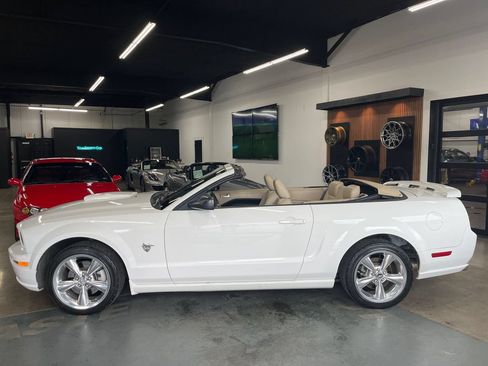 Used 2009 Ford Mustang GT Premium RWD image 6