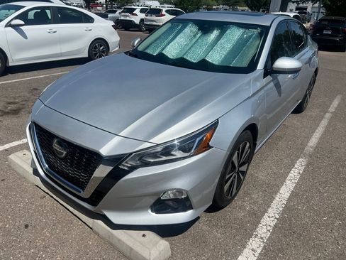 Used 2022 Nissan Altima 2.5 SL AWD/4WD image 2