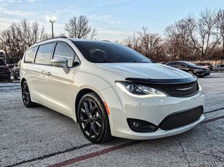 Used 2019 Chrysler Pacifica Limited w/ S Appearance Package video 1