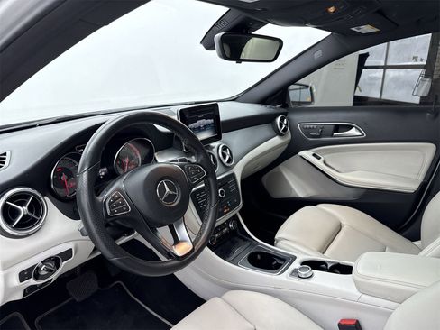 Used 2017 Mercedes-Benz GLA 250 w/ Premium Package image 12