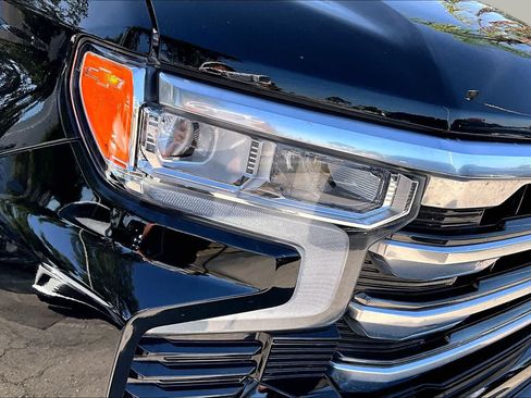 Used 2024 Chevrolet Silverado 1500 High Country w/ High Country Premium Package AWD/4WD image 28