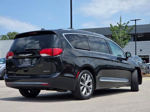 Used 2017 Chrysler Pacifica Limited FWD image 27