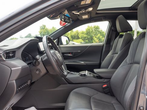 Used 2021 Toyota Venza Limited w/ Advanced Technology Package AWD/4WD image 8