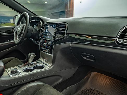 Used 2019 Jeep Grand Cherokee Trailhawk AWD/4WD image 39