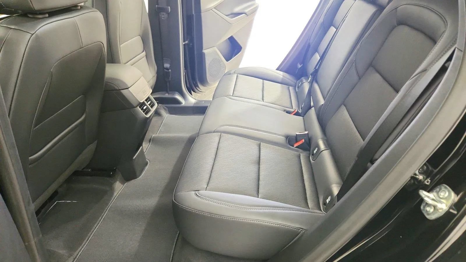 Used 2026 Chevrolet Equinox LT w/ Convenience Package II FWD image 33