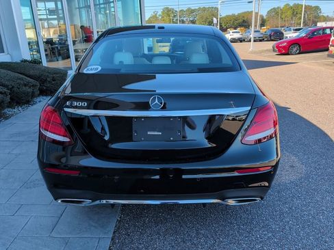 Used 2017 Mercedes-Benz E 300 image 9