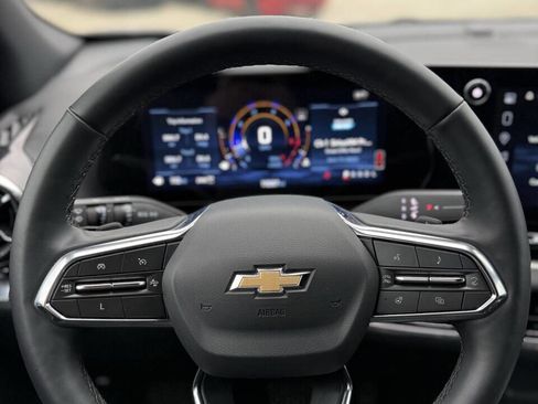 Used 2025 Chevrolet Equinox LT w/ Convenience Package II image 17