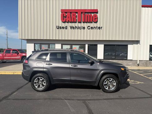 Used 2019 Jeep Cherokee Trailhawk w/ Cold Weather Group AWD/4WD image 1