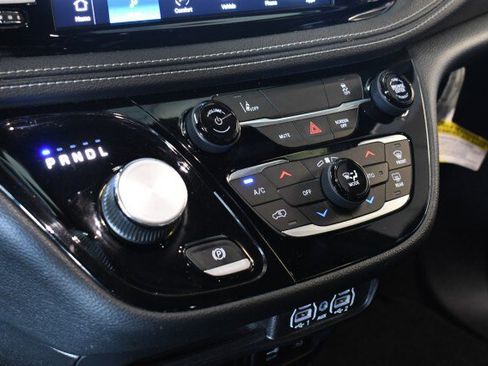 Used 2022 Chrysler Pacifica Touring-L w/ S Appearance Package FWD image 34