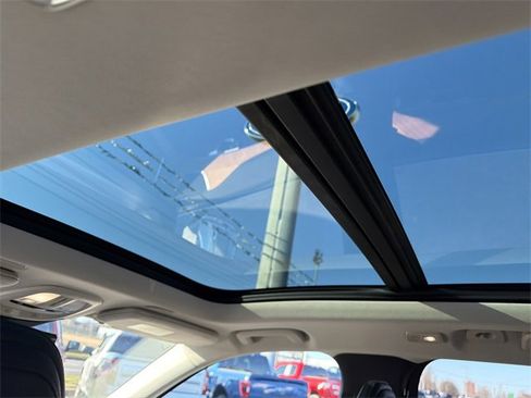 Used 2023 Volvo XC90 B5 Plus image 13