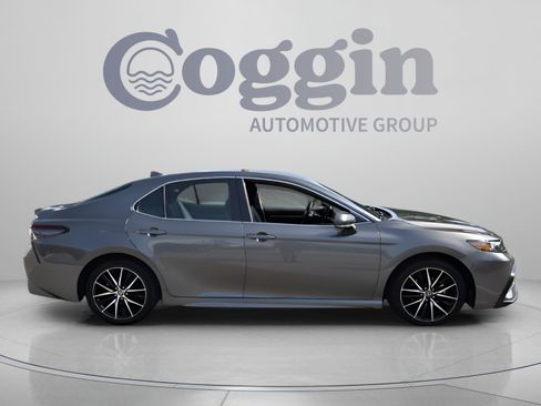 Used 2024 Toyota Camry SE FWD image 6