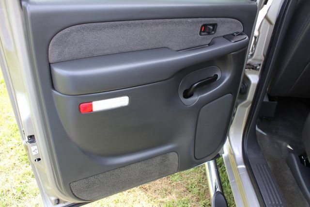 Used 2003 Chevrolet Silverado 2500 LT RWD image 25