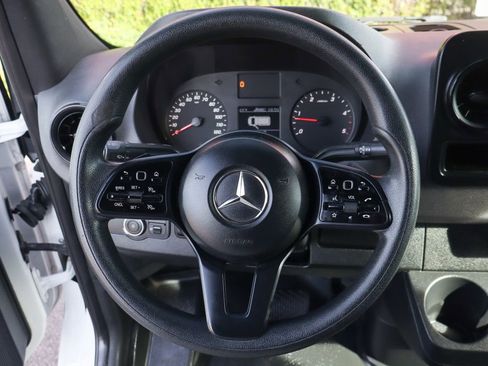 Used 2019 Mercedes-Benz Sprinter 2500 image 26