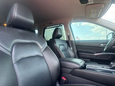 Certified 2023 Nissan Pathfinder SL w/ Black Appearance Package FWD image 28