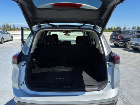 Used 2025 Nissan Rogue SV FWD image 31