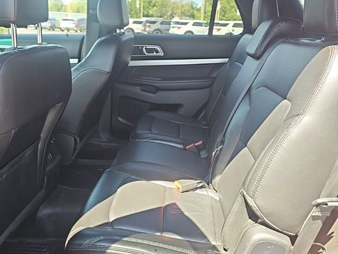 Used 2017 Ford Explorer XLT w/ Equipment Group 202A AWD/4WD image 12