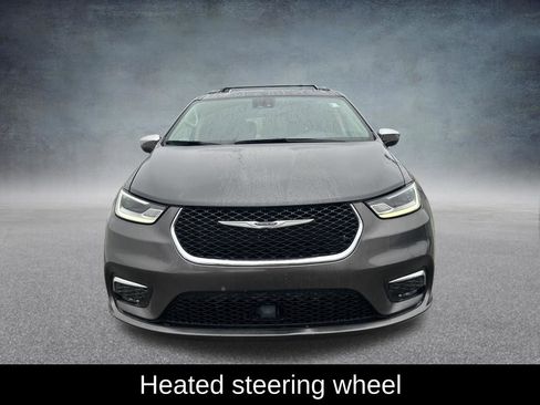 Used 2023 Chrysler Pacifica Limited image 7