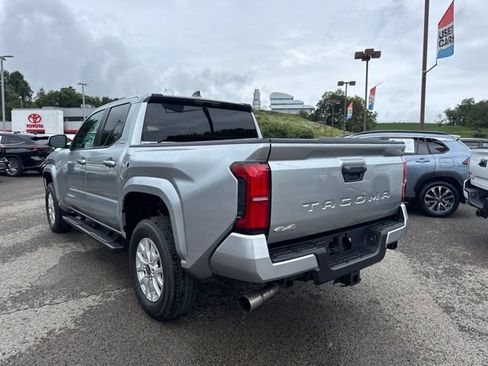 Used 2025 Toyota Tacoma SR5 AWD/4WD image 4