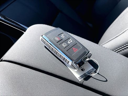 New 2026 Land Rover Range Rover Velar Dynamic SE image 35