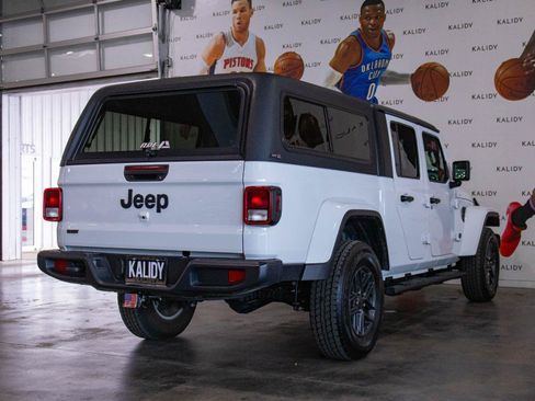 Used 2024 Jeep Gladiator Sport AWD/4WD image 24