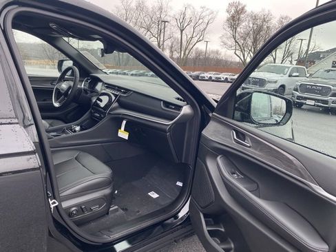 New 2025 Jeep Grand Cherokee Limited image 28