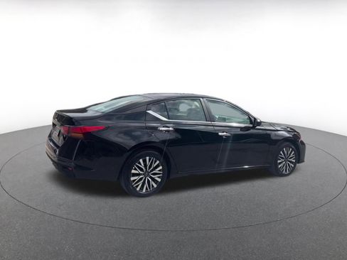 Used 2025 Nissan Altima 2.5 SV image 14