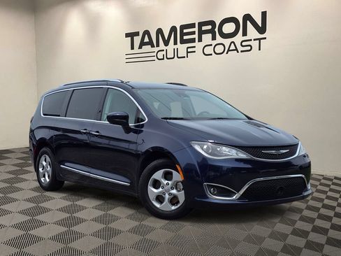 Used 2017 Chrysler Pacifica Touring-L Plus w/ Advanced Safetytec Group FWD image 1