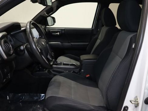 Used 2020 Toyota Tacoma TRD Sport image 16