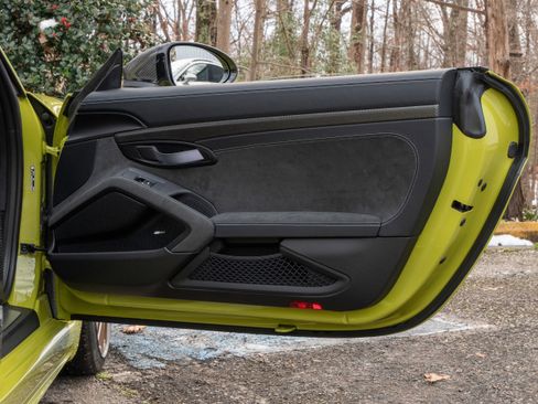 Used 2025 Porsche 718 Cayman GT4 RS image 32