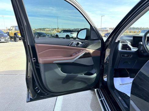 Used 2023 BMW X7 xDrive40i w/ Executive Package image 9