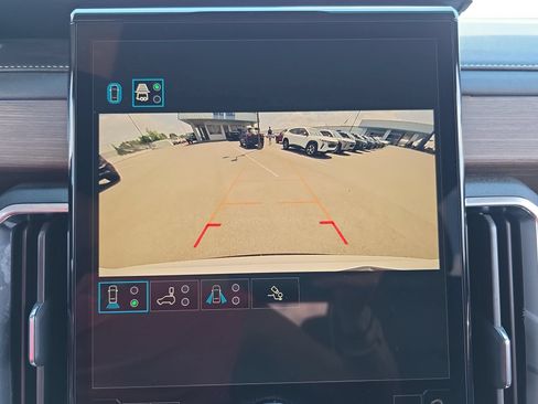 Used 2025 GMC Acadia Denali FWD image 25
