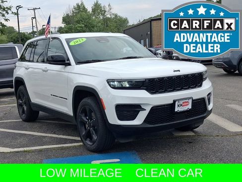 Used 2023 Jeep Grand Cherokee Altitude AWD/4WD image 2