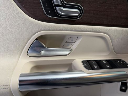 Used 2021 Mercedes-Benz GLA 250 4MATIC w/ Premium Package image 13