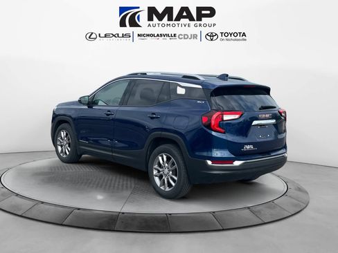 Used 2022 GMC Terrain SLT w/ LPO, Floor Liner Package FWD image 3