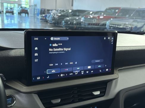 Used 2025 Ford Explorer Active RWD image 36