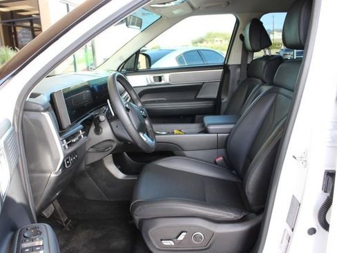 Used 2025 Hyundai Santa Fe SEL image 11