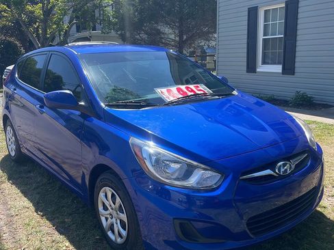 Used 2013 Hyundai Accent GS FWD image 2