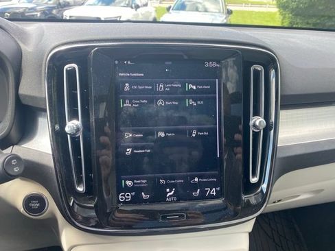 Used 2019 Volvo XC40 T5 Momentum AWD/4WD image 17