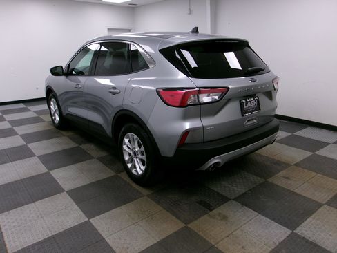 Used 2021 Ford Escape SE image 2