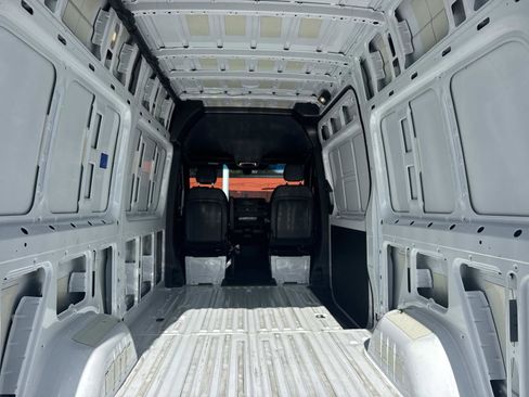 Used 2024 Mercedes-Benz Sprinter 2500 image 11