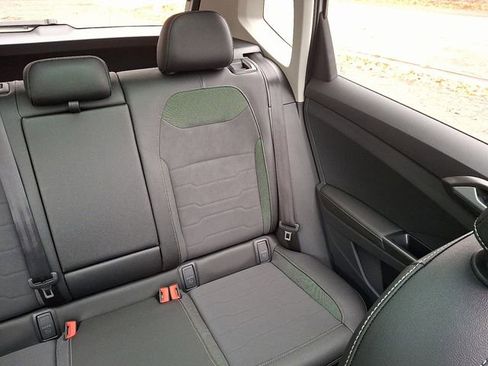 Certified 2025 Volkswagen Taos SE image 20