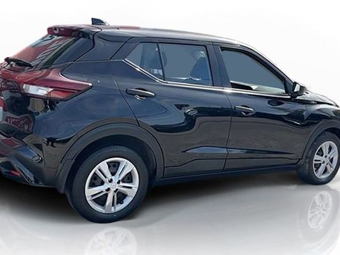 Used 2021 Nissan Kicks S FWD image 3