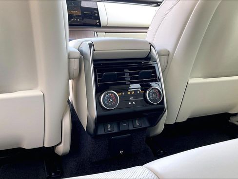 New 2026 Land Rover Range Rover Long Wheelbase SE AWD/4WD image 21