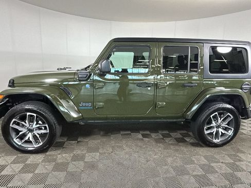 Used 2024 Jeep Wrangler Unlimited w/ Convenience Group AWD/4WD image 7